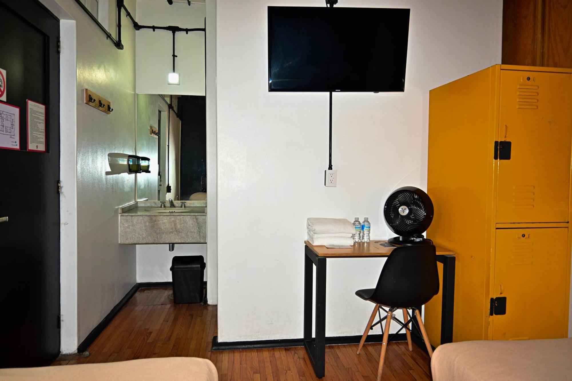 Hostel Mundo Joven Catedral مدينة مكسيكو المظهر الخارجي الصورة
